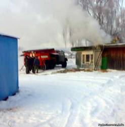 Пожар на ул.Торговой. Горит ларек, где принимали в ремонт обувь